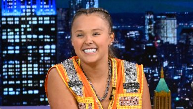 JoJo Siwa on the THE TONIGHT SHOW STARRING JIMMY FALLON set on Friday May 17 2024.