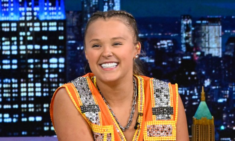 JoJo Siwa on the THE TONIGHT SHOW STARRING JIMMY FALLON set on Friday May 17 2024.